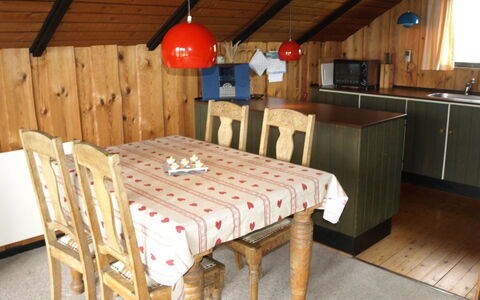 Elsine - 800M from the Sea: Haus, Dach, Zuhause, Hütte, Schuppen, Gartenbauten, Abstellgleis, Garten, Blockhaus, Hütte