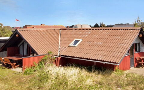 Elsine - 800M from the Sea: Haus, Dach, Zuhause, Hütte, Schuppen, Gartenbauten, Abstellgleis, Garten, Blockhaus, Hütte
