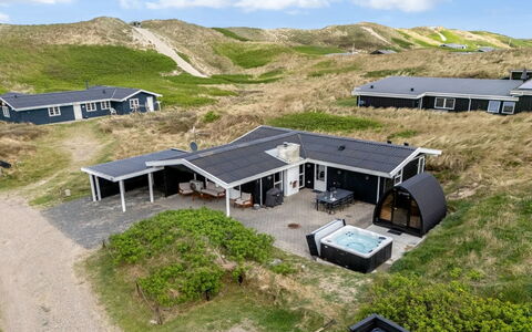Assa - from the Sea: Dach, Grundstueck, Hütte, Zuhause, Ländliches Gebiet, Schuppen, Abstellgleis, Gartenbauten, Blockhaus, Hütte