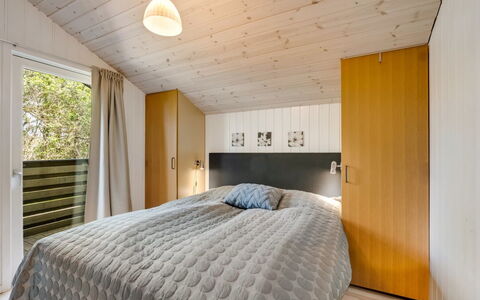 Estelle - 575M to the Fjord: Interior Design, Holz, Decke, Bett, Schlafzimmer, Flooring, Fussboden, Zimmer, Möbel, Bettdecke