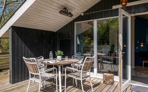 Estelle - 575M to the Fjord: Holz, Möbel, Stuhl, Küche & Esszimmer Tisch, Flooring, Tabelle, Holzboden, Veranda, Decke, Hartholz