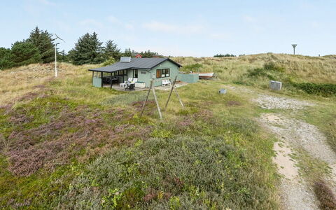 Vamika - 400M to the Fjord: Haus, Dach, Zuhause, Hütte, Schuppen, Gartenbauten, Abstellgleis, Garten, Blockhaus, Hütte