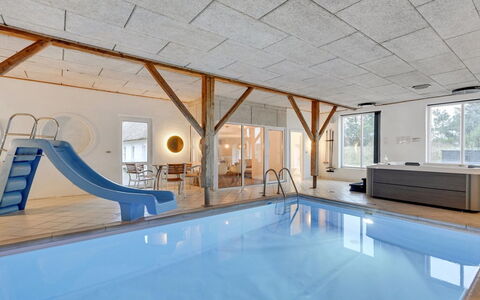 Cornelius - 900M from the Sea: Haus, Zuhause, Wohngebiet, Dach, Hütte, Grundstueck, Estate, Garten, Garten, Abstellgleis