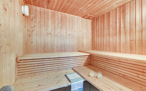 Cornelius - 900M from the Sea: Haus, Zuhause, Wohngebiet, Dach, Hütte, Grundstueck, Estate, Garten, Garten, Abstellgleis