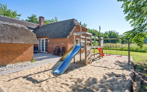 Thana - 1.4Km from the Sea: Dach, Haus, Zuhause, Hütte, Abstellgleis, Estate, Auffahrt, Gartenbauten, Garten, Schuppen
