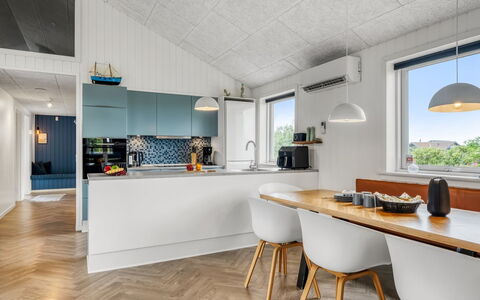 Markku - 400M from the Sea: Interior Design, Flooring, Möbel, Küche, Countertop, Decke, Holz, Fussboden, Light Fixture, Küche & Esszimmer Tisch
