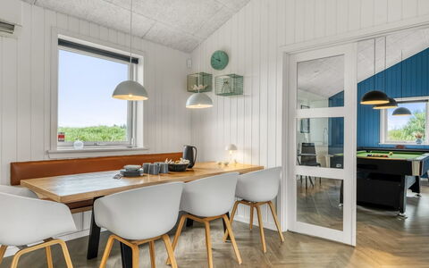 Markku - 400M from the Sea: Interior Design, Möbel, Flooring, Holz, Fussboden, Decke, Light Fixture, Küche & Esszimmer Tisch, Esszimmer, Holzboden
