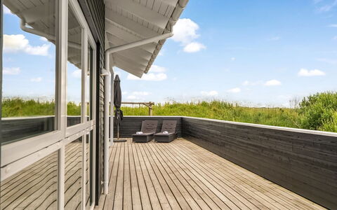 Markku - 400M from the Sea: Holz, Holzboden, Die Architektur, Hartholz, Veranda, Planke, Deck, Verbundwerkstoff, Promenade, Holzbeize