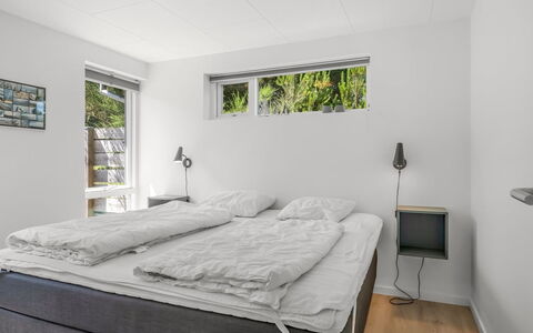 Resi - 400M from the Sea: Interior Design, Flooring, Decke, Fussboden, Möbel, Zimmer, Schlafzimmer, Zuhause, Bett