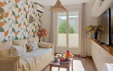 Saint Cyr sur Mer les Lecques 120: Balkon, Holzbeize, Zimmerpflanze, Gartenmöbel, Blumentopf