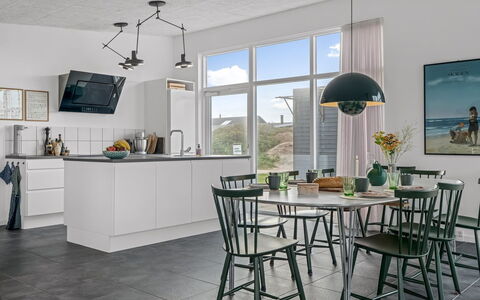 Pontus - 400M from the Sea: Flooring, Möbel, Fussboden, Interior Design, Küche & Esszimmer Tisch, Stuhl, Küche, Light Fixture, Zimmerpflanze, Esszimmer