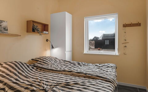 Pontus - 400M from the Sea: Wand, Schlafzimmer, Holz, Interior Design, Fussboden, Decke, Bett, Flooring, Bettdecke, Möbel