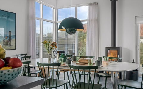 Pontus - 400M from the Sea: Möbel, Interior Design, Flooring, Light Fixture, Stuhl, Tabelle, Küche & Esszimmer Tisch, Esszimmer, Beleuchtung, Fussboden