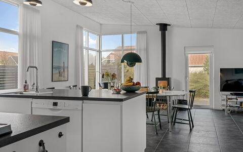 Pontus - 400M from the Sea: Flooring, Küche, Interior Design, Countertop, Decke, Light Fixture, Möbel, Fussboden, Küchengerät, Cabinetry