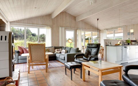 Annemia - 200M from the Sea: Holz, Möbel, Couch, Fussboden, Decke, Interior Design, Flooring, Wohnzimmer, Zuhause