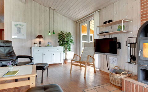 Annemia - 200M from the Sea: Möbel, Holz, Interior Design, Flooring, Decke, Wohnzimmer, Fussboden, Couch, Zimmer, Stuhl