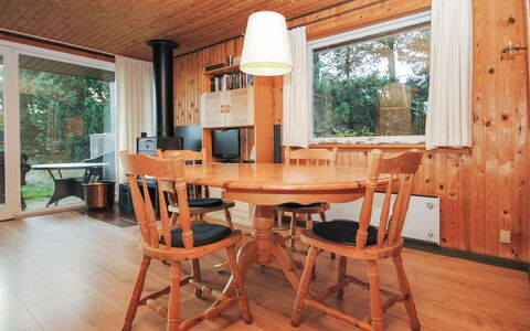 Tuovi - 800M from the Sea: Wohngebiet, Dach, Vorort, Auffahrt, Estate, Kamin