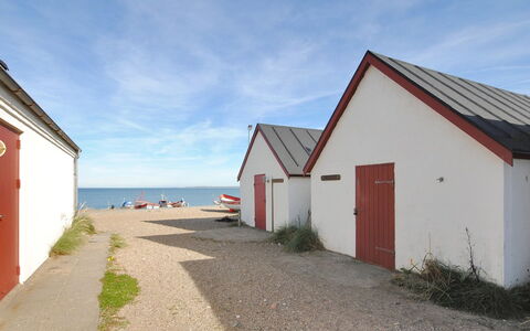Luzy - 600M from the Sea: Blau, Hütte, Haus, Zuhause, Bauernhaus, Estate, Abstellgleis