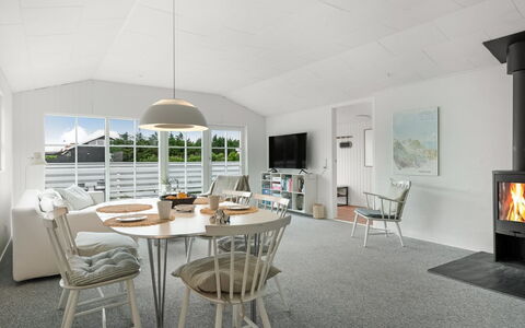 Kanerva - 350M from the Sea: Holz, Zuhause, Veranda, Deck, Hartholz, Dach, Holzbeize, Holzboden, Eco Hotel