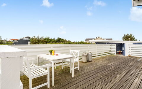 Kanerva - 350M from the Sea: Holz, Zuhause, Veranda, Deck, Hartholz, Dach, Holzbeize, Holzboden, Eco Hotel