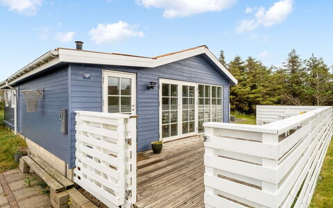 Kanerva - 350M from the Sea: Holz, Zuhause, Veranda, Deck, Hartholz, Dach, Holzbeize, Holzboden, Eco Hotel
