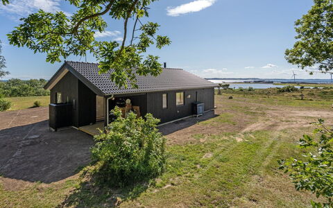 Rickmer - 200M from the Sea: Dach, Haus, Zuhause, Hütte, Abstellgleis, Estate, Auffahrt, Gartenbauten, Garten, Schuppen