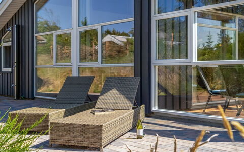 Felizia - 2.5Km from the Sea: Holz, Veranda, Schatten, Stuhl, Hartholz, Abstellgleis, Natürliches Material, Gartenmöbel, Gartenbauten, Deck