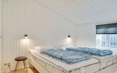 Wiebke - 200M from the Sea: Interior Design, Decke, Schlafzimmer, Fussboden, Flooring, Bett, Bedding, Zimmer, Bettdecke, Linens