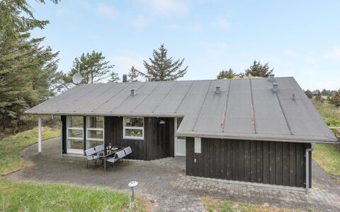 Hilke - 850M from the Sea: Dach, Haus, Zuhause, Hütte, Abstellgleis, Estate, Auffahrt, Gartenbauten, Garten, Schuppen