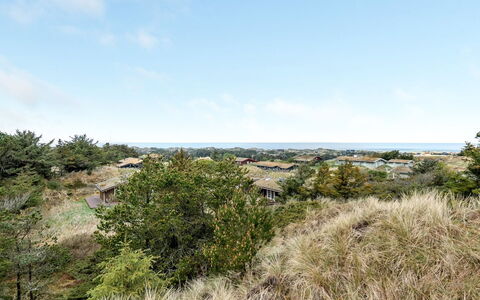Hilke - 850M from the Sea: Dach, Haus, Zuhause, Hütte, Abstellgleis, Estate, Auffahrt, Gartenbauten, Garten, Schuppen
