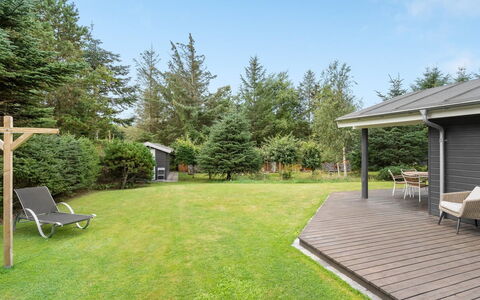 Onta - 900M from the Sea: Strauch, Garten, Grundstueck, Ground, Hütte, Rasen, Schatten, Landscaping, Garten, Hinterhof