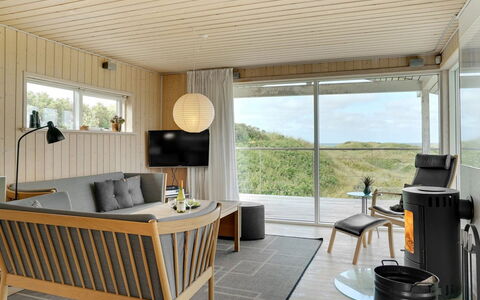 Josten - 500M from the Sea: Möbel, Interior Design, Holz, Flooring, Decke, Fussboden, Beleuchtung, Tabelle, Stuhl, Wohnzimmer