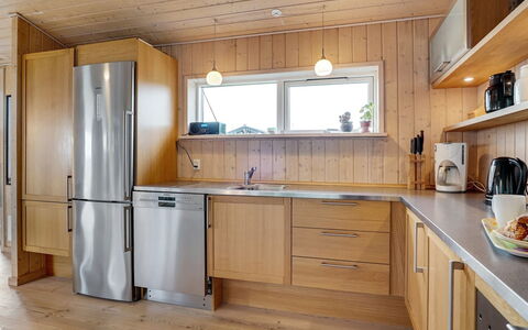 Josten - 500M from the Sea: Küche, Küchengerät, Countertop, Flooring, Interior Design, Major Appliance, Cabinetry, Holz, Möbel, Fussboden