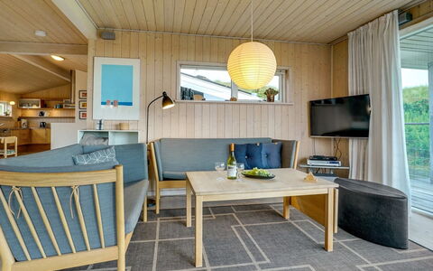 Josten - 500M from the Sea: Interior Design, Möbel, Flooring, Holz, Fussboden, Decke, Zimmer, Couch, Tabelle, Wohnzimmer