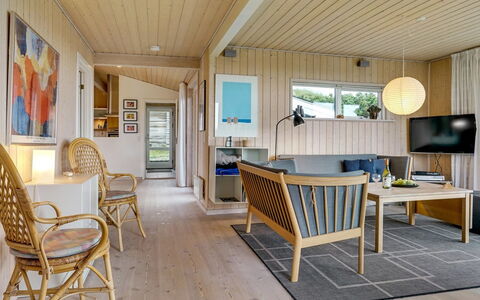 Josten - 500M from the Sea: Interior Design, Möbel, Holz, Flooring, Decke, Fussboden, Zuhause, Wohnzimmer, Holzboden, Tabelle