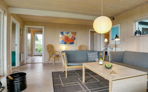 Josten - 500M from the Sea: Möbel, Flooring, Holz, Fussboden, Interior Design, Tabelle, Decke, Stuhl, Zuhause, Wohnzimmer