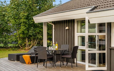 Mechthild - 2.7Km from the Sea: Decke, Flooring, Interior Design, Fussboden, Verbundwerkstoff, Möbel, Resort, Hotel, Design, Daylighting