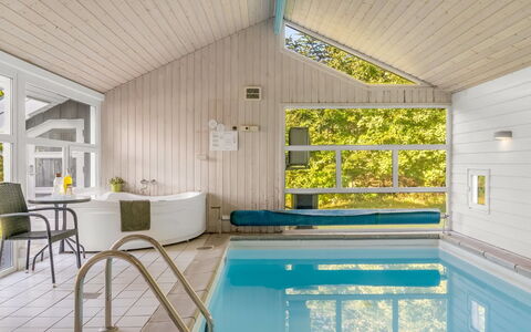Mechthild - 2.7Km from the Sea: Decke, Flooring, Interior Design, Fussboden, Verbundwerkstoff, Möbel, Resort, Hotel, Design, Daylighting