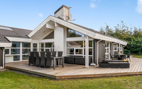 Mechthild - 2.7Km from the Sea: Decke, Flooring, Interior Design, Fussboden, Verbundwerkstoff, Möbel, Resort, Hotel, Design, Daylighting