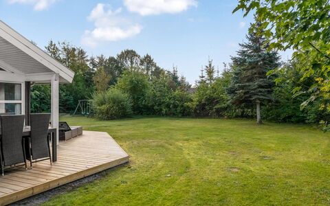 Mechthild - 2.7Km from the Sea: Decke, Flooring, Interior Design, Fussboden, Verbundwerkstoff, Möbel, Resort, Hotel, Design, Daylighting