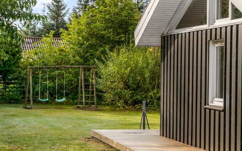 Mechthild - 2.7Km from the Sea: Decke, Flooring, Interior Design, Fussboden, Verbundwerkstoff, Möbel, Resort, Hotel, Design, Daylighting