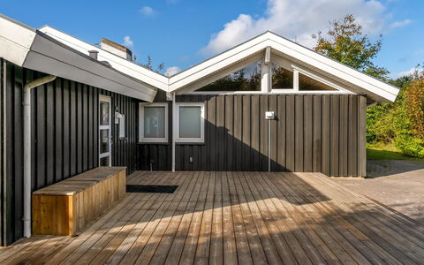 Mechthild - 2.7Km from the Sea: Decke, Flooring, Interior Design, Fussboden, Verbundwerkstoff, Möbel, Resort, Hotel, Design, Daylighting