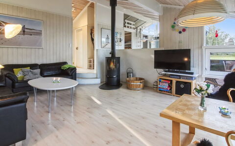 Immi - 1.5Km from the Sea: Interior Design, Holz, Möbel, Flooring, Holzboden, Decke, Fussboden, Wohnzimmer, Zuhause, Zimmer