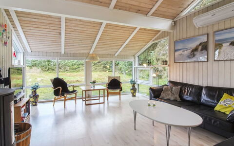 Immi - 1.5Km from the Sea: Holz, Decke, Interior Design, Zuhause, Flooring, Fussboden, Tür, Hütte, Wohnzimmer, Veranda
