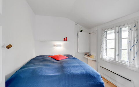 Baldine - 140M from the Sea: Wand, Schlafzimmer, Bett, Decke, Interior Design, Bettdecke, Möbel, Bedding, Linens, Zuhause