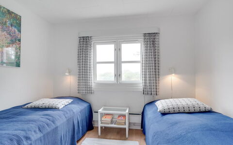 Baldine - 140M from the Sea: Schlafzimmer, Bett, Fussboden, Zuhause, Bedding, Wohnung, Decke, Bettrahmen, Bettdecke, Linens