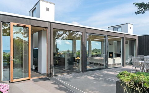 Wuantekica - 410M from the Sea: Flooring, Wand, Fussboden, Interior Design, Holz, Decke, Holzboden, Beleuchtung, Möbel, Laminatboden