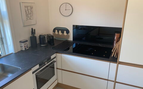 Huanca - 900M from the Sea: Küche, Küchengerät, Countertop, Major Appliance, Flooring, Holz, Herd, Haushaltsgerät, Cabinetry, Interior Design