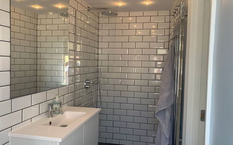 Huanca - 900M from the Sea: Wand, Flooring, Interior Design, Fussboden, Badezimmer, Fliese, Armatur, Installation