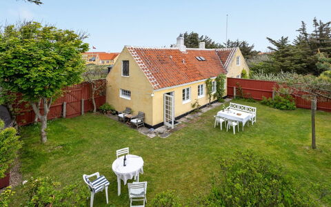 Helny - 300M from the Sea: Haus, Wohngebiet, Dach, Hütte, Zuhause, Estate, Tür, Bauernhaus, Hinterhof, Garten